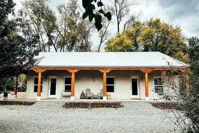 Image de Lovely Vacation Rental on the Pecos River, New Mexico, for Tranquil Stays in Santa Fe
