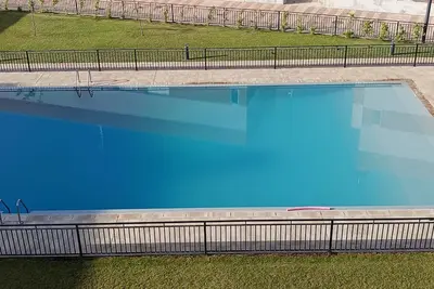 Image de 3-bedroom apartment with a 100-meter patio featuring a barbecue and an outdoor pool