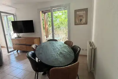 Image de Bel appartement nîmois dans un quartier calme avec jardin et garage