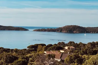 Image de Vue Mer Époustouflante, Plage à Pied (4 min), wifi haut débit (Starlink)