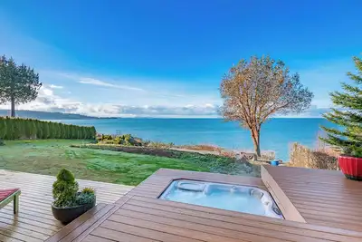 Image de Waterfront Retreat: Hot Tub, Sauna & Beach Access