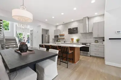 Image de The Republic House | Prime Otr Location l Parking
