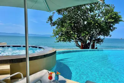 Image de Beachfront condo | Beautiful with amenities