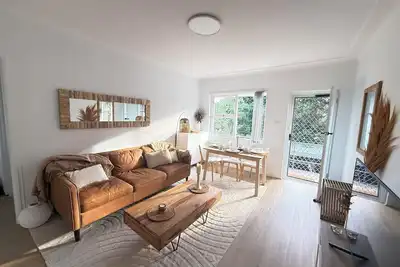 Image de Cosy Beach Escape in a Heart of Dee Why 5 min walk to Beach and B1 to Cbd