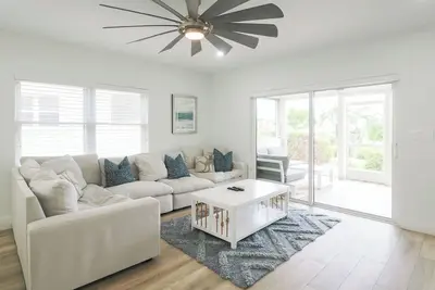 Image de Cayman Beach Escape - luxury ground floor 2br