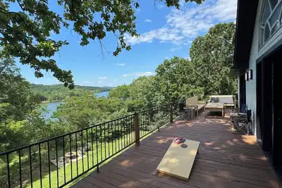 Image de Table Rock Lakefront Home • Sleeps 15 • Walk to Water • Near Branson & Big Cedar