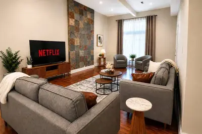 Image de McCormick Meetup - Prime Location - Sleeps 16