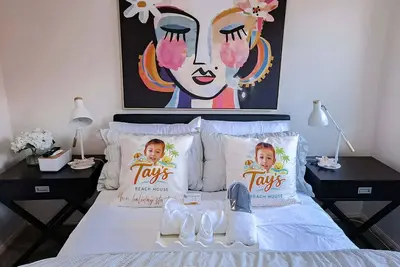 Image de Le charmant bungalow Tay's Beach House de Torquay offre confort, style et vues panoramiques