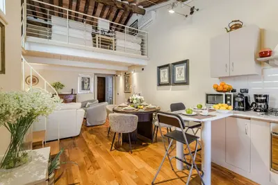 Image de Elegant penthouse with terrace in the center of Lucca