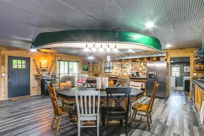 Image de Kentucky Lake Boathouse: Fisherman's Dream