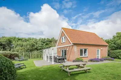 Image de Maison de vacances à Domburg avec piscine