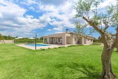Image de Villa à Svetvinčenat avec piscine