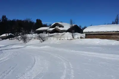 Image de Nydelig hyttetun på Torpoåsen