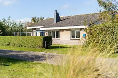 Image de Maison de vacances à Ballum avec piscine