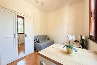 Image de A practical and welcoming 24-square-meter studio apartment, perfect for two people, located on the first floor of a building without an elevator. The property is situated just a short distance from the Modena Policlinico and is well-connected to the city