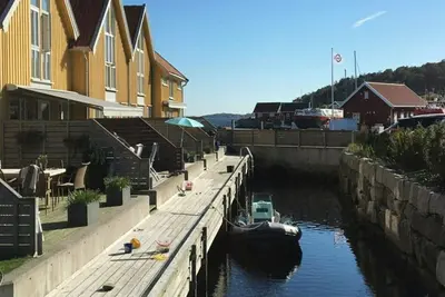 Image de Cabane de bord de mer avec plage privée et ponton à Skjærhalden