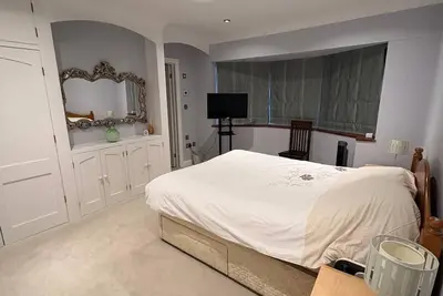 Image de 4 - Bedroom Mansion in Beaconsfield