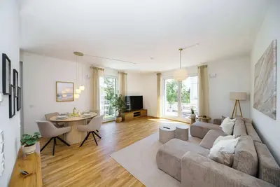 Image de Luxury 2-Room Apt in Scandi-Coastal-Style I Prime Location I Family-Friendly I Balcony I Kitchen I Netflix I Free Parking I 65 m2
