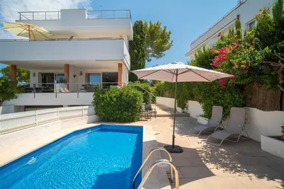 Image de Villa à Es Barcares avec piscine et vue sur la mer