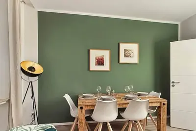 Image de Harbor Breeze 3-Room Apartment with Balcony and Kitchen