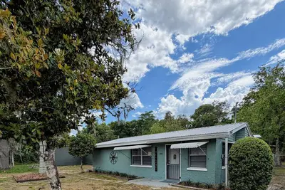 Image de Welcoming 2-bedroom cottage with Ac in Lake Wales minutes from Camp Mack.