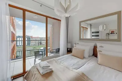 Aura 196a | River View | City Centre & Parking