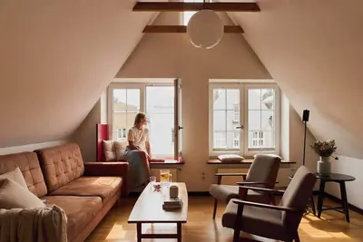 Image de Old Town Charm Attic | 3 Levels | 2 Bedrooms