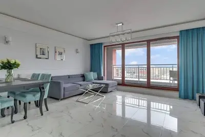 Image de Nº 82 with Balcony | Pool, Spa & Gym | River View