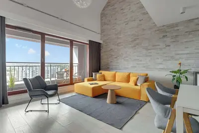 Image de Nº 93 with Balcony | Pool, Spa & Gym