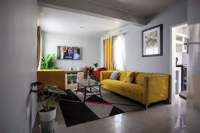 Image de Spot on Home- Phi Location offers an ideal starting point to experience Lusaka.