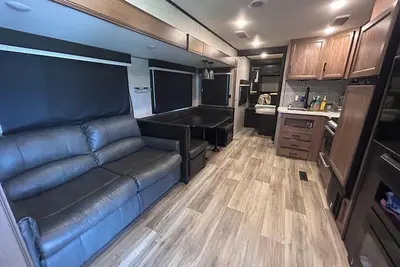 Image de Quiet, spacious, family/Pet friendly covered Campsite. 5 min from Conley Bottom.