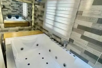Image de Aj3 Luxury Home : Appartement 2 Chambres Deluxe avec Balcon