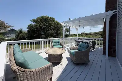 Image de Perfect Family Beach House - 2 Minute Walk to White Horse Beach