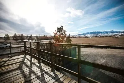 Image de Breathtaking views surrounding this home, perfect for a relaxing getaway!