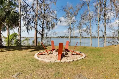 Lakefront Pamona Retreat w Deck & Fire Pit