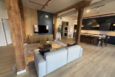 Image de Aerial Loft West | The Brix | Luxe Loft in Canal Park