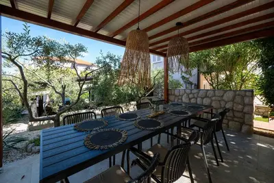 Image de Appartement de deux chambres avec la terrasse Lopar, Rab (A-27832-a)