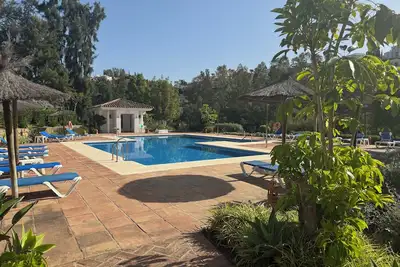 Image de 3 bed top floor spacious apartment with large private covered and open terrace