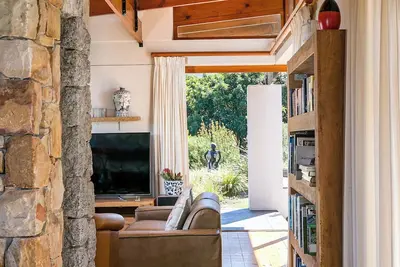 Image de Kinghorns Gardens. Cape Town's Most Private Garden Retreat.