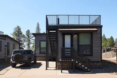 Image de Birch Cabin | Roof Top Deck - Birch Cabin 3 bdrm Roof Top Deck