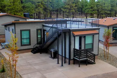 Image de Maple Cabin | Roof Top Deck - Spacious luxury cabin with rooftop deck, firepit, and room for up to 9 guests