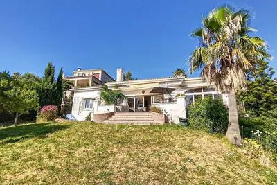 Image de Awesome home in Estepona with private swimming pool, can be inside or outside