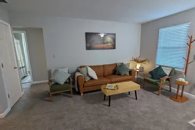 Image de Main Stays West - Half Duplex