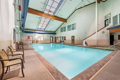 Image de 2 Pet-Friendly Standard King Rooms +Breakfast| Heated Pool |Brush Creek 1. 6miles