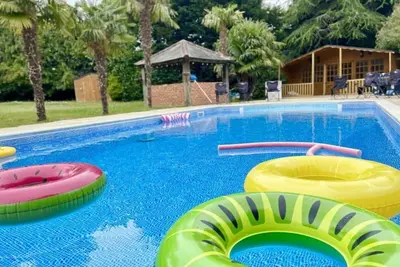 Image de Stunning Villa: Pool+Spa+Gym+Sleeps 20+near London