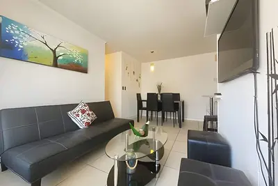 Image de Excellent location, 3-bedroom, 2-bathroom apartment on the 9th floor