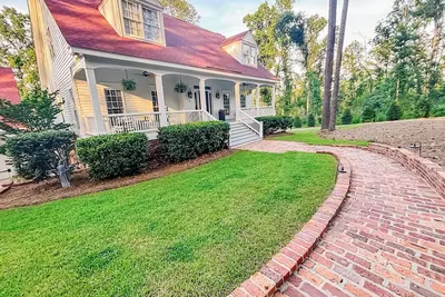 Image de Spacious Southern Masters Week Retreat with Pool & Private Wooded Setting