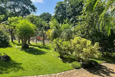 Image de Spacious 4-bedroom apartment in serene Utila with Ac
