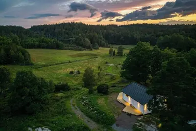 Image de Mini-villa avec vue panoramique sur les prairies où paissent les animaux sauvages