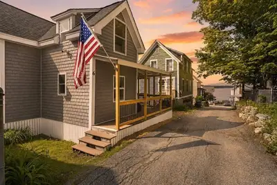 Image de Lake Winnipesaukee | Weirs Beach | Outdoor Dining